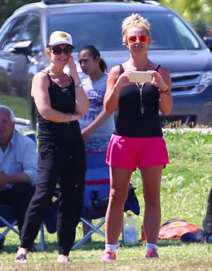 Britney Spears: Θαυμάζει τα αγόρια της [εικόνες]