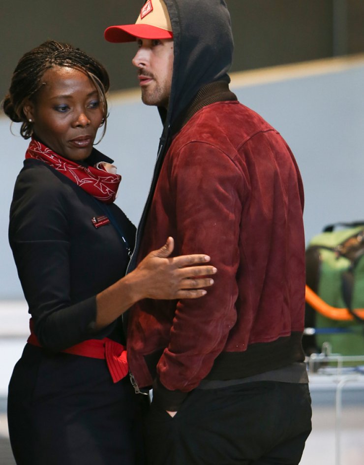 O Ryan Gosling στο Παρίσι χωρίς την Eva Mendes [εικόνες]