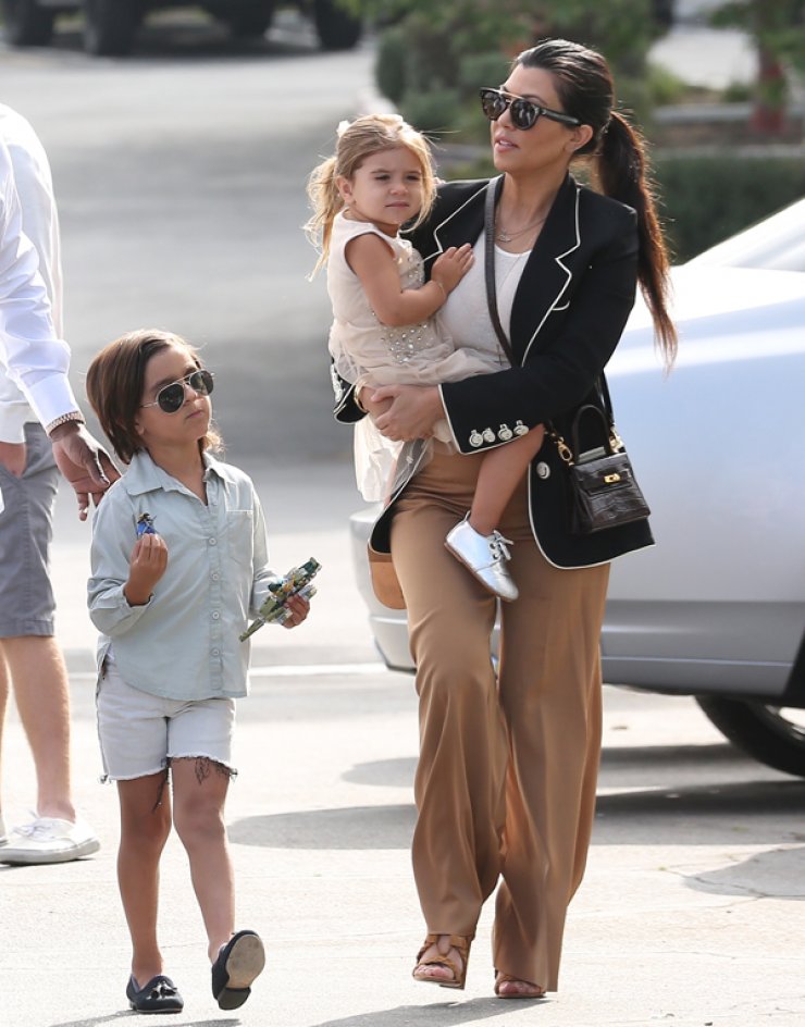 Kourtney Kardashian: Στην εκκλησία με τα παιδιά της για το Πάσχα [εικόνες]