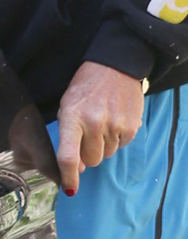 Ο πατριός της Kim Kardashian πέρασε στην επόμενη φάση! Βάφει τα νύχια του! [εικόνες]