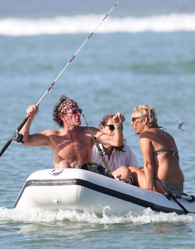 Πως πέρασε το Πάσχα μουσικός διάσημου συγκροτήματος; [εικόνες]