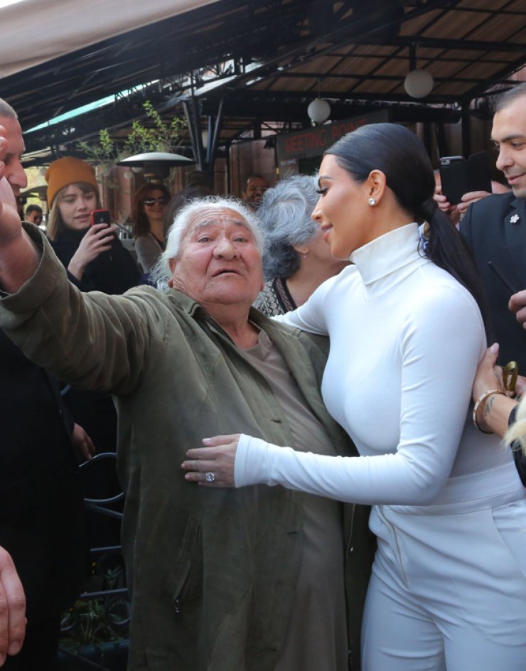 Δείτε την γηραιότερη θαυμάστρια της Kim Kardashian [εικόνες]