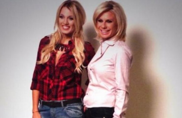 Καραβάτου - Σπυροπούλου... «Μες Στην Καλή Χαρά»