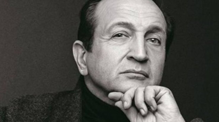 Σπύρος Μπιμπίλας: Αυτή είναι η πρώτη εικόνα από τα γυρίσματα του "The Crown"