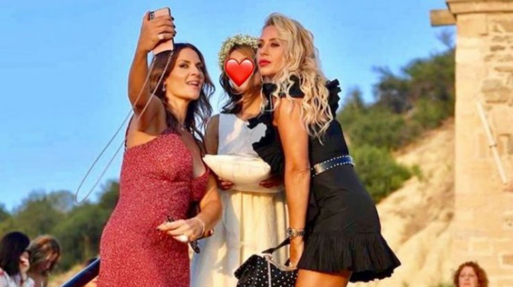 Στάλω Ηλία: Μας έδειξε τη βαφτιστήρα της, Βικτώρια Δέλλα και είναι μία κούκλα! [βίντεο]