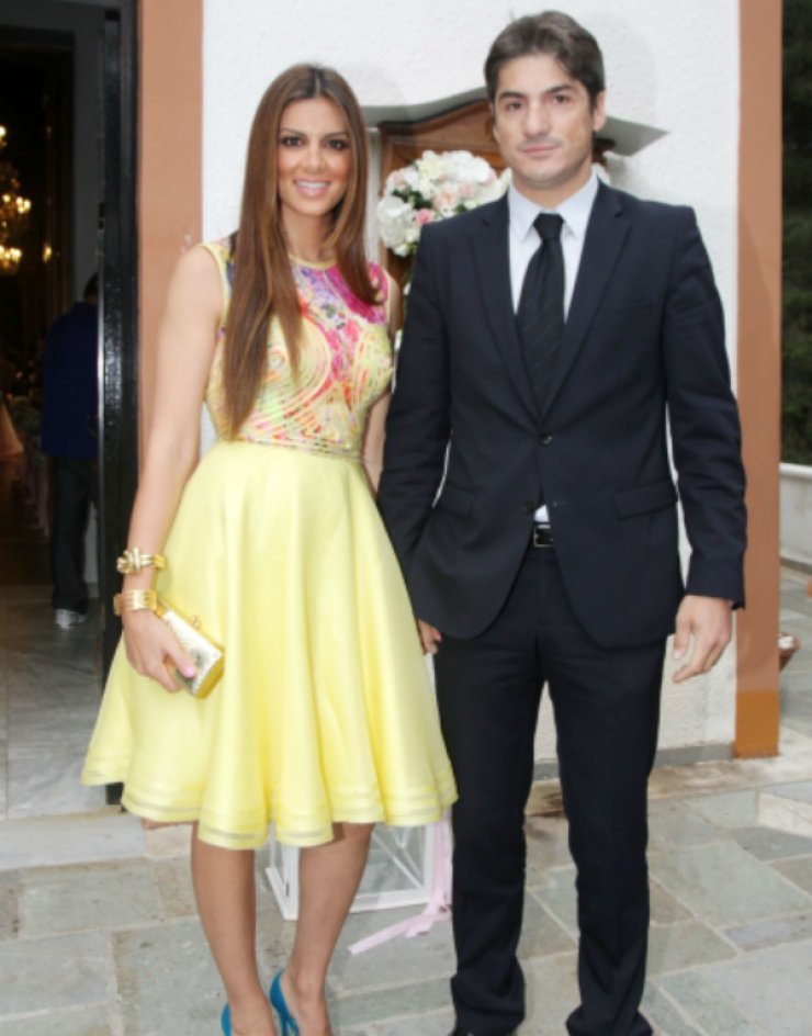 Η Σταματίνα Τσιμτσιλή πήρε εξιτήριο και βγήκε από το μαιευτήριο μαζί με τον σύζυγό της και το νεογέννητο γιο της