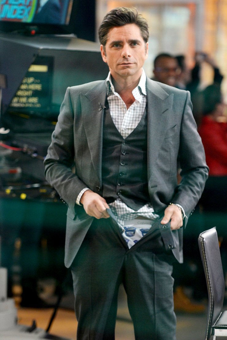 Ποιος διάσημος του Hollywood κατέβασε το παντελόνι και έδειξε το εσώρουχο του; [φωτογραφίες]