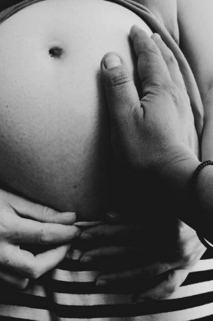 Πασίγνωστος Έλληνας τραγουδιστής έγινε πατέρας και δεν το πήρε είδηση κανείς!