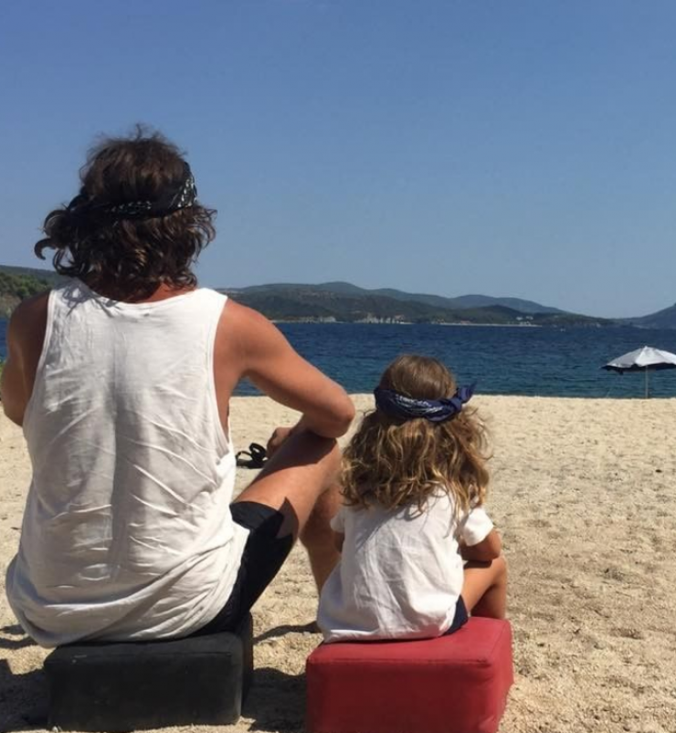 "Λιώσαμε" με τον σύζυγο και την κόρη επώνυμης Κύπριας!