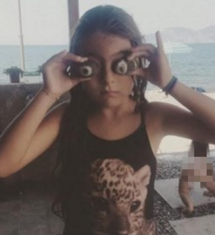 Σε αρχαία τραγωδία θα πρωταγωνιστήσει η 8χρονη κόρη ζευγαριού της κυπριακής showbiz!