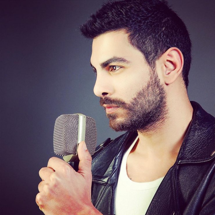 Σταύρος Κωνσταντίνου: Ο εκνευρισμός επί σκηνής και η αποθέωση! [βίντεο]