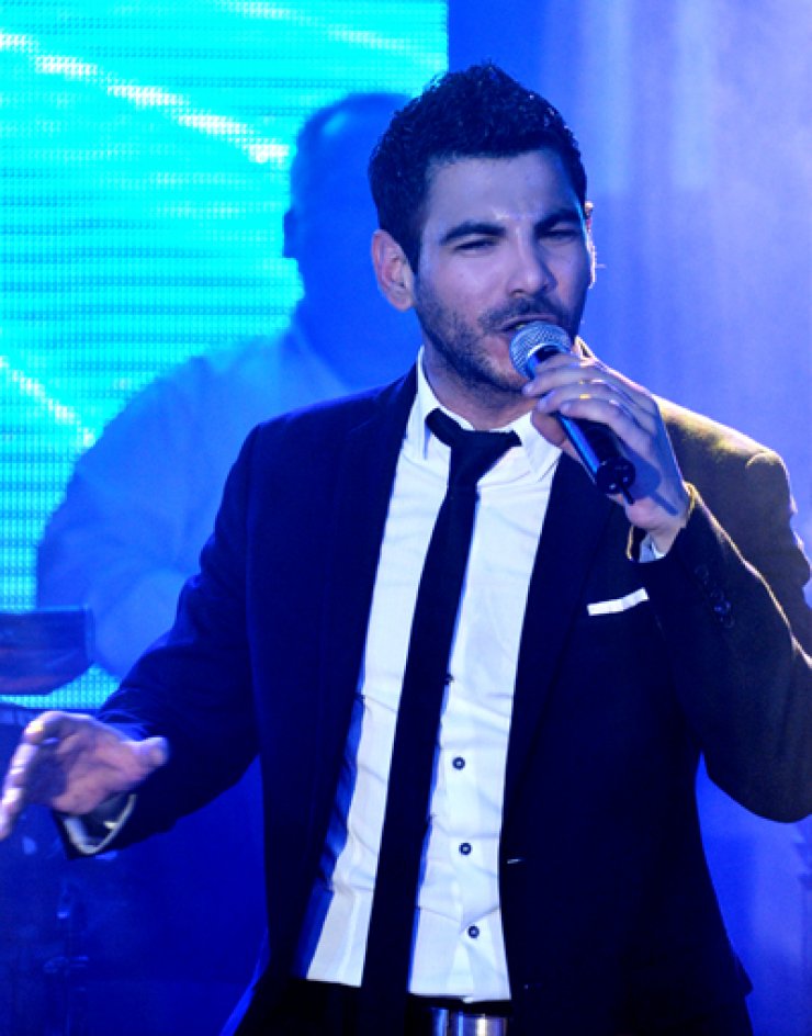 Σταύρος Κωνσταντίνου: "Μπορώ να αμύνομαι από κάτι ρεμάλια"