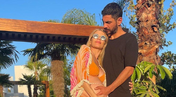 Έλενα Ανδρέου: Τα τρυφερά στιγμιότυπα με τον σύζυγό της να της χαϊδεύει τη φουσκωμένη της κοιλίτσα [εικόνες & βίντεο]