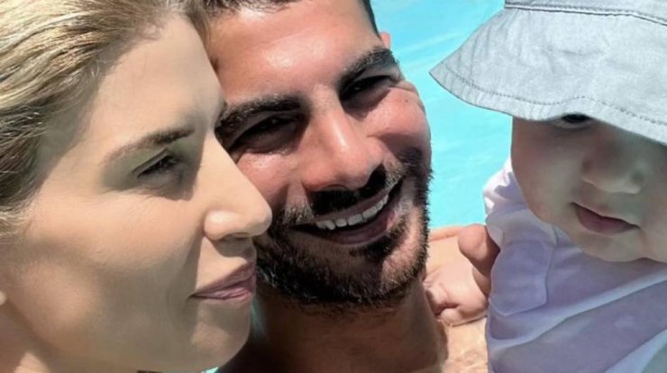 Σταύρος Κωνσταντίνου: Η καθημερινότητα με τον 8 μηνών γιο του [βίντεο]