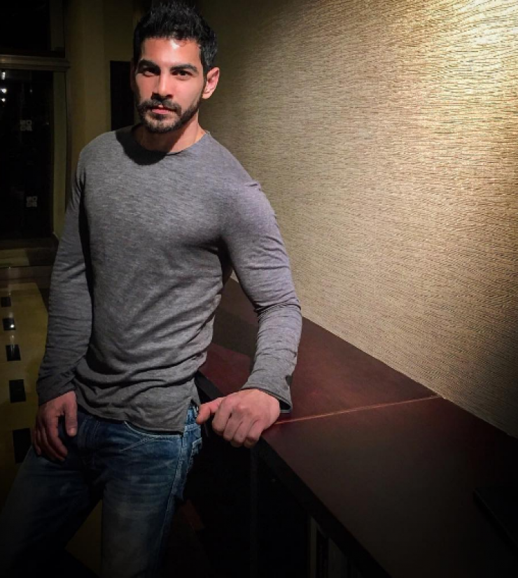 Το πιο γλυκό στιγμιότυπο! Δείτε τον Σταύρο Κωνσταντίνου να παίζει πιάνο με τον γιο της Έφης Παπαϊωάννου!