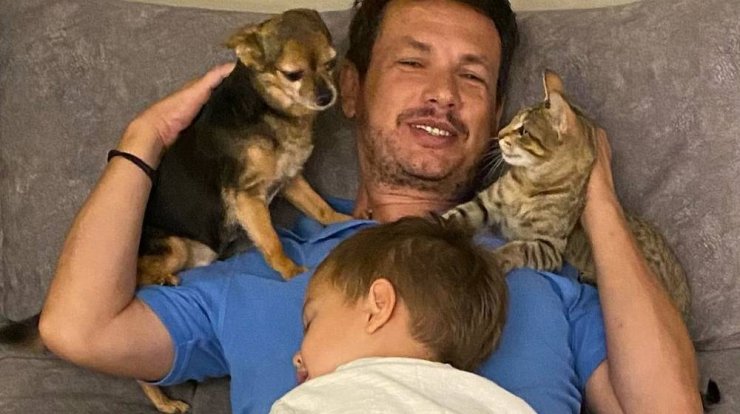 Σταύρος Νικολαΐδης: Ο γιος του έκανε video bombing ενώ μιλούσε on air σε κυπριακή εκπομπή!