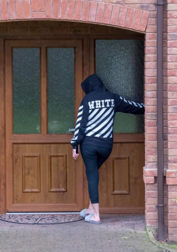 Σοκ! Κύπρια μοντέλο έπιασε στα πράσα τον ποδοσφαιριστή σύντροφό της να την απατά! [εικόνες]