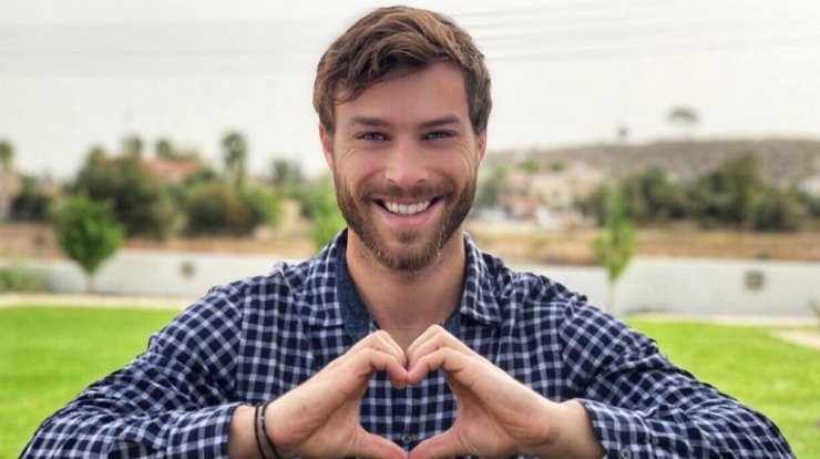 Δείτε την όμορφη αδερφή του Στέφανου Μιχαήλ