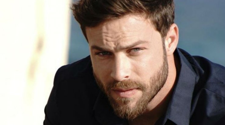 Ο Στέφανος Μιχαήλ ποζάρει γυμνός και αναστατώνει τον γυναικείο πληθυσμό!