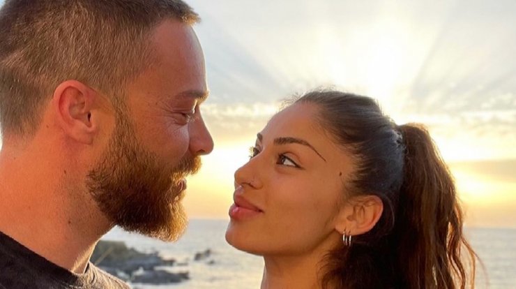 Ο Στέφανος Μιχαήλ ραπάρει στο αυτοκίνητο με τη σύντροφό του! [βίντεο]