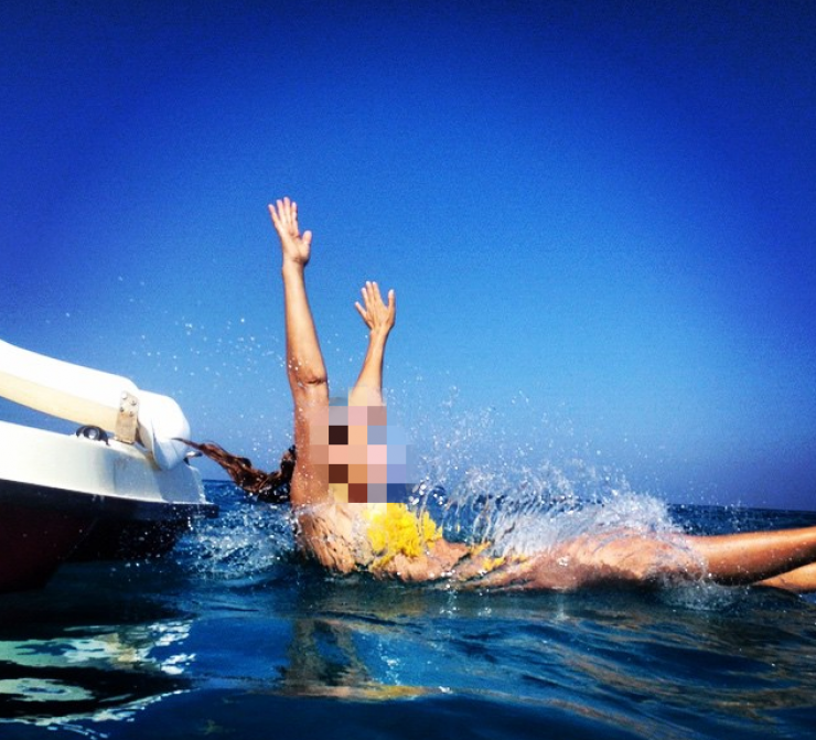 Οι βουτιές Κύπριας τραγουδίστριας και τα θαλάσσια σπορ στον Πρωταρά!