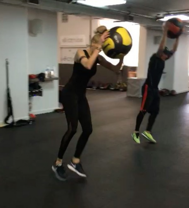 Επώνυμη Κύπρια τρελαίνει το instagram με τις σέξι ασκήσεις της και το καλλίγραμμο κορμί της!