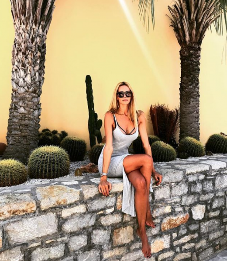 Wow! Η Στέλλα Δημητρίου φόρεσε το πιο σέξι μαγιό για φέτος και πόζαρε χωρίς ρετούς!