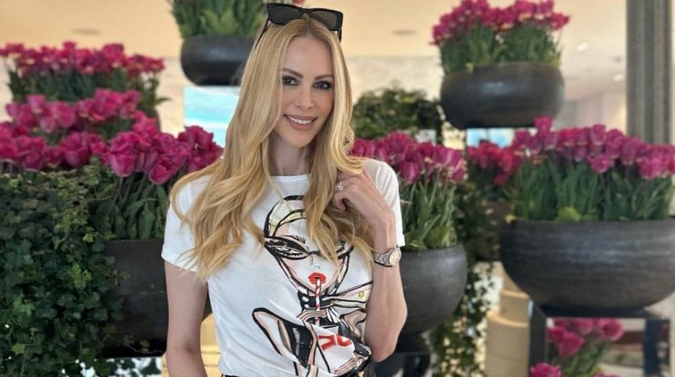 Στέλλα Δημητρίου: Απαθανάτισε τη μητέρα της αγκαλιά με τους επτά μηνών δίδυμους γιους της 