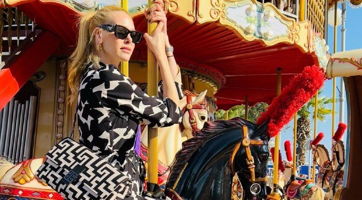 Στέλλα Δημητρίου: Μας έδειξε πρώτη φορά τα πρόσωπα των δίδυμων γιων της [εικόνες]