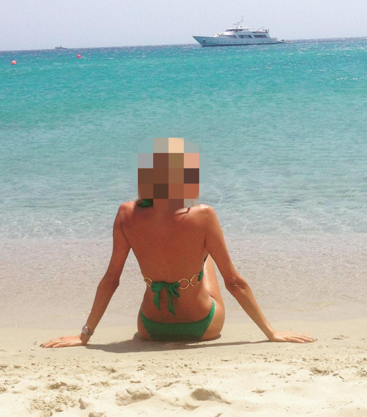 Η σέξι πίσω όψη επώνυμης Κύπριας με μαγιό!