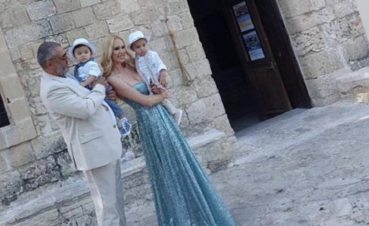 Η Στέλλα Δημητρίου για τη βάφτιση των αγοριών της: "Στην εκκλησία έκλαιγα συνέχεια" [βίντεο]