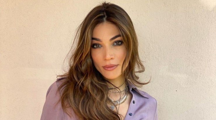 Ήβη Αδάμου: Στόλισε το Χριστουγεννιάτικο δέντρο με την κόρη της και φωτογραφήθηκαν μαζί [εικόνες]