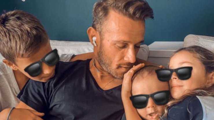 Νεκτάριος Αλεξάνδρου: To cute στιγμιότυπο στο κρεβάτι με τα τρία του παιδιά! Κοιμήθηκε μαζί τους
