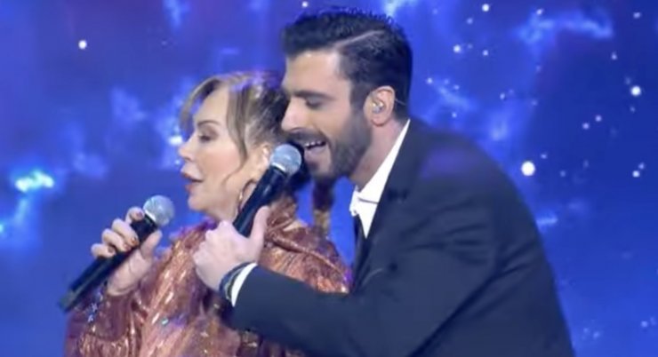 Μαρίνος Κόνσολος- Ελένη Δήμου: Τραγούδησαν στο J2US την "Τηλλυρκώτισσα" και τους αποθέωσαν όλοι