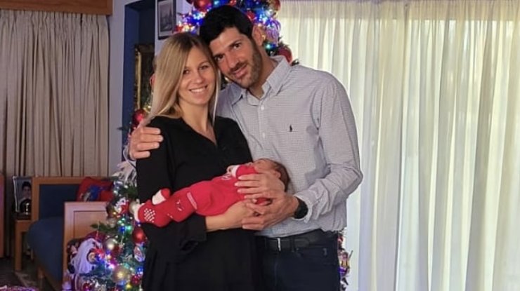 Παύλος Κοντίδης: Το ρομαντικό δείπνο για τα γενέθλια της συντρόφου του και το κόκκινο τριαντάφυλλο