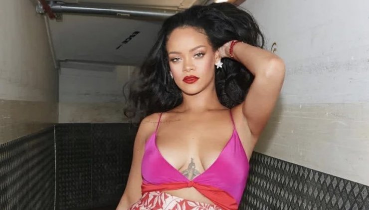 Rihanna: Είναι έγκυος και μόλις είδαμε τις πρώτες εικόνες της με φουσκωμένη κοιλιά