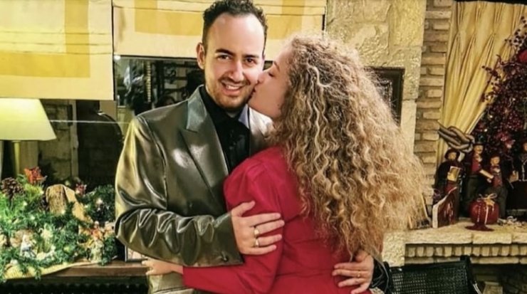 Mαυρίκιος Μαυρικίου: Η σύντροφος του Ιλάειρα Ζήση topless στην παραλία [εικόνα]