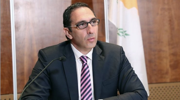 Δέσποινα Ιωάννου: Η κόρη του πρώην Υπουργού Υγείας έγινε 21 πόζαρε μαζί του και είναι μια κούκλα