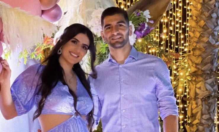 Ιωάννης Κούσουλος - Ντορίνα Αντωνίου: Τα τρυφερά στιγμιότυπα χαϊδεύοντας τη φουσκωμένη κοιλίτσα της