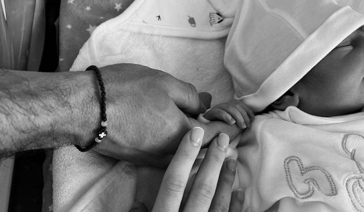 Baby Boom: Ο διεθνής Κύπριος ποδοσφαιριστής και η σύντροφος του μόλις έγιναν γονείς! Η πρώτη εικόνα του νεογέννητου