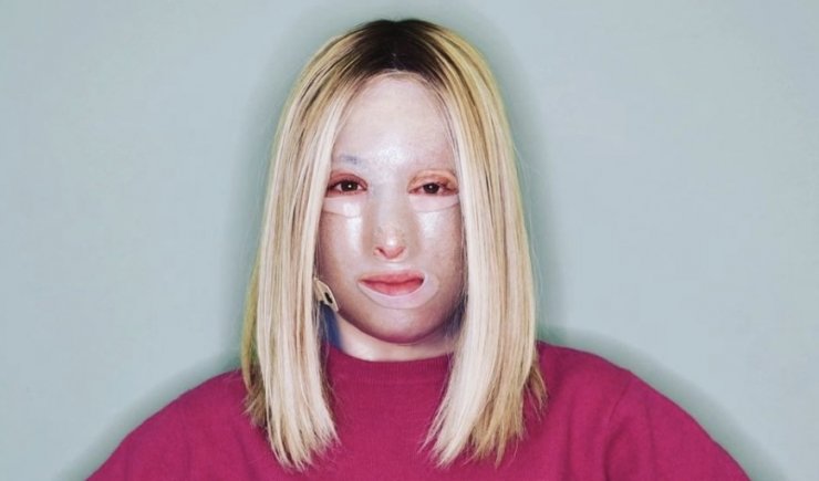 Ιωάννα Παλιοσπύρου: Πόσταρε φωτογραφία σε κέντρο αποκατάστασης χωρίς μάσκα και μακιγιάζ