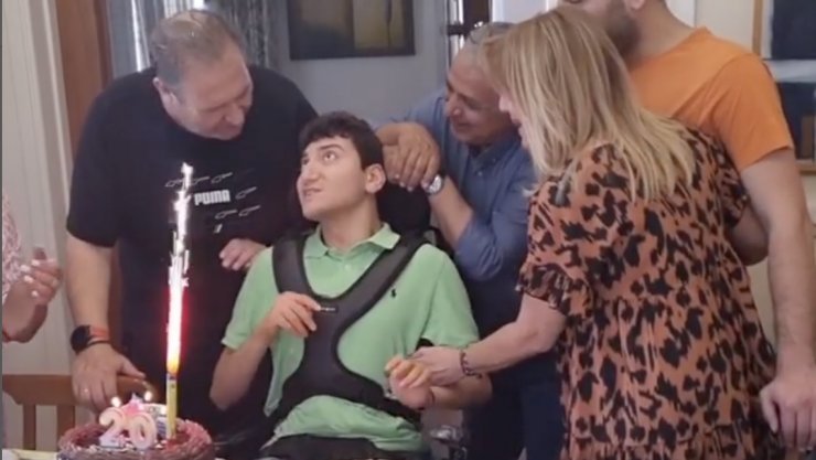 Βίκτωρας Παπαδόπουλος: Ο γιος του Κωνσταντίνος γιόρτασε τα 20α γενέθλια του [βίντεο]