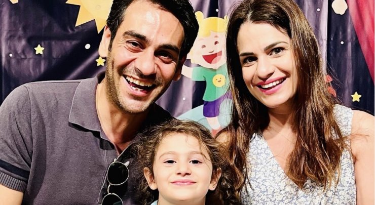 Aνδρέας Τσέλεπος - Νατάσα Σχίζα: Περήφανοι γονείς στη γιορτή του νηπιαγωγείου της κόρης τους