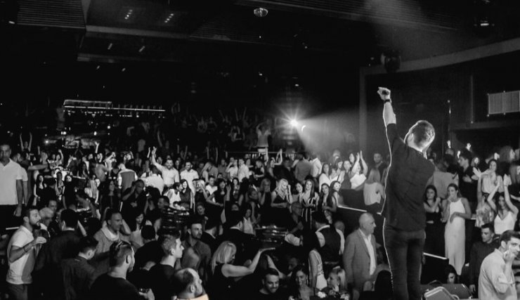 Τραγικό: Μόλις ακυρώθηκε ο γάμος Έλληνα τραγουδιστή επειδή έφυγε από τη ζωή η...