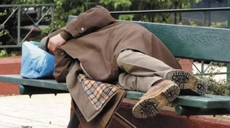 Συγκλονισμός για Έλληνα ηθοποιό που θα μείνει άστεγος με τον ανάπηρο αδερφό του