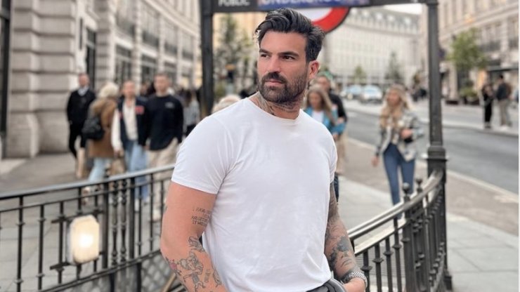 Δημήτρης Αλεξάνδρου: Ατύχημα στις διακοπές του τον έστειλε στο νοσοκομείο και με ράμματα στο πόδι