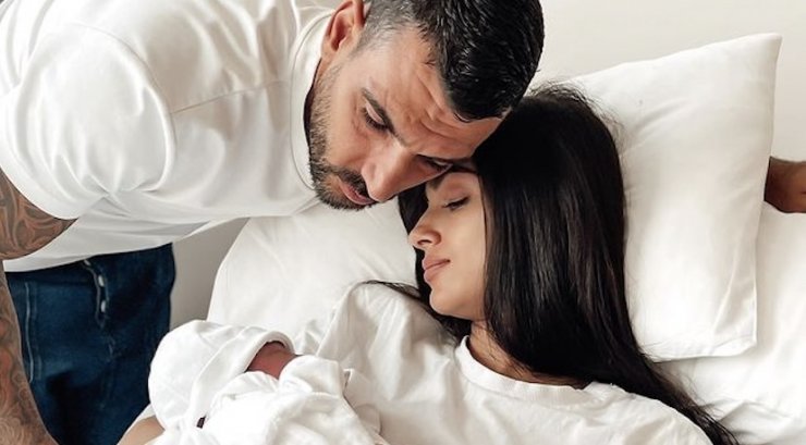 Άντρεα Κυριάκου: Οι νέες τρυφερές στιγμές στο μαιευτήριο με τη νεογέννητη κόρη της 