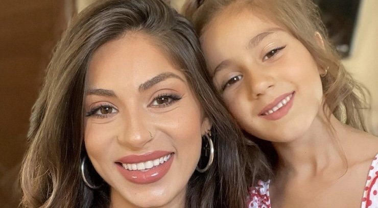 Νάταλι Κάτερ: Γνώρισε με την κόρη της τον Άγιο Βασίλη και ήταν ενθουσιασμένες [εικόνες]