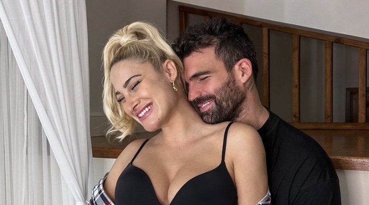 Τούνη - Αλεξάνδρου: Έφυγαν από την Θεσσαλονίκη - Ο μπέμπης έκανε το πρώτο του ταξίδι [βίντεο]