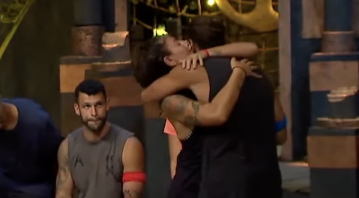 Survivor All Star: Αποχώρησε με κλάματα η Ευρυδίκη και έτρεξε στην αγκαλιά του Βασάλου [βίντεο]